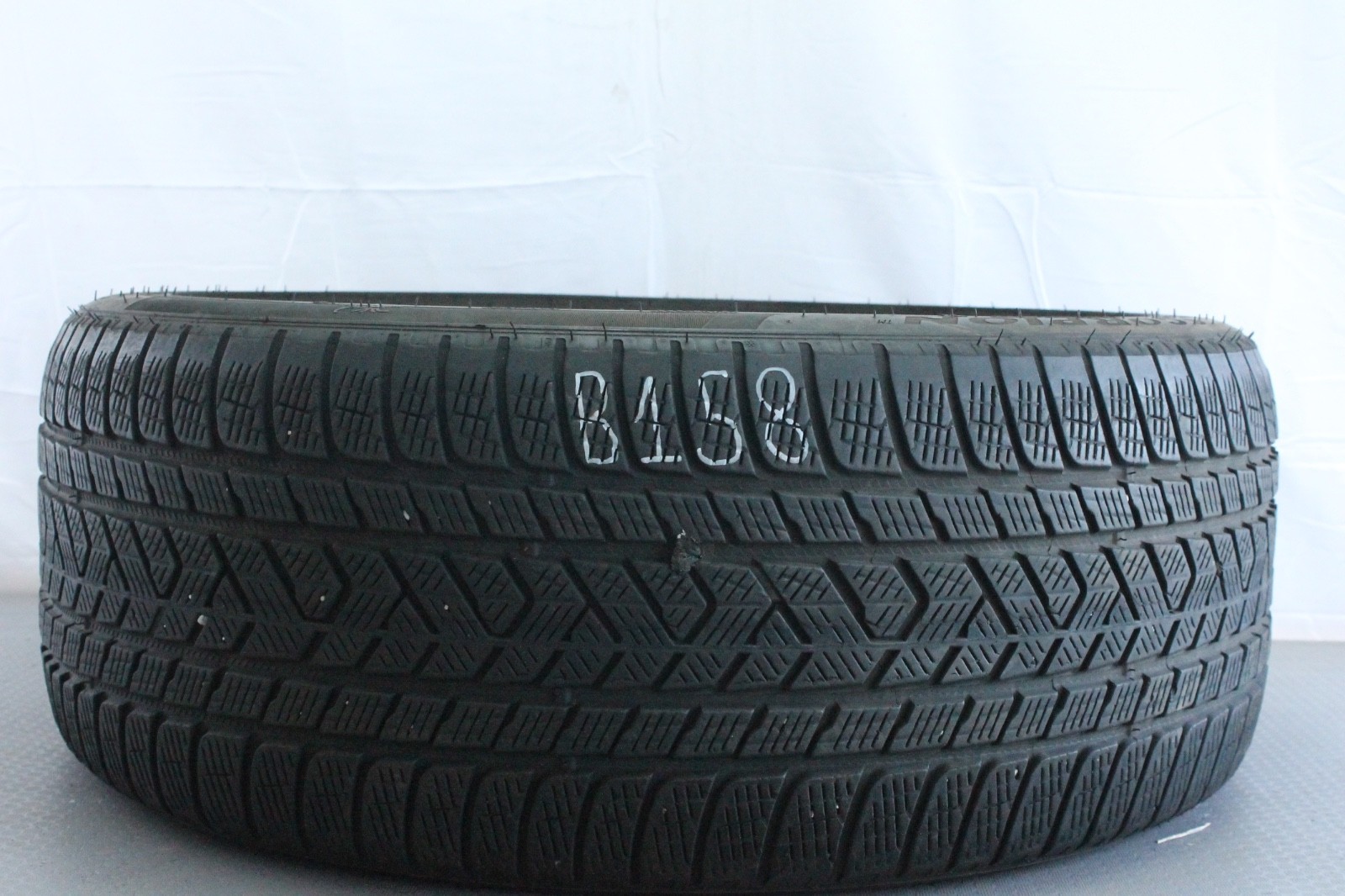 358391524270-featured 1x 275/40 R22 107V Winterreifen Pirelli ScorpionWinter Dot3723 5,5mm B158 – Bild 1