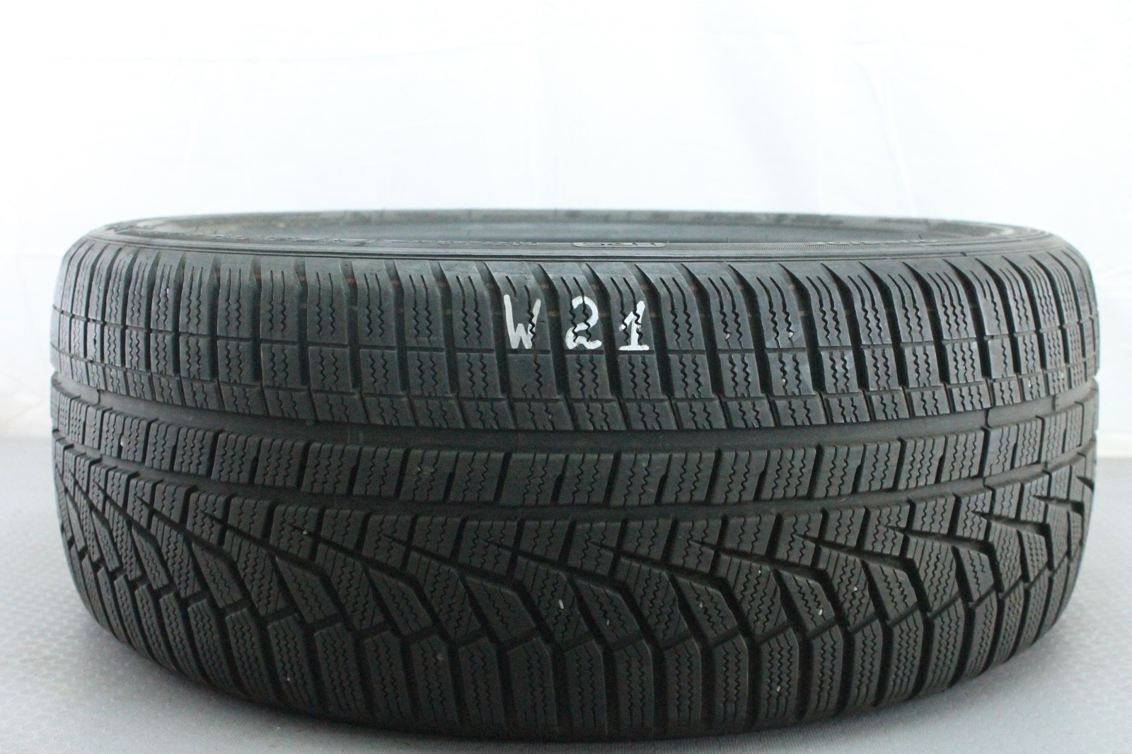 358462570616-featured 1x 225/45 R18 95H Winterreifen Hankook Winter i*cept evo2 Dot2019 5,5-6mm W21 – Bild 1