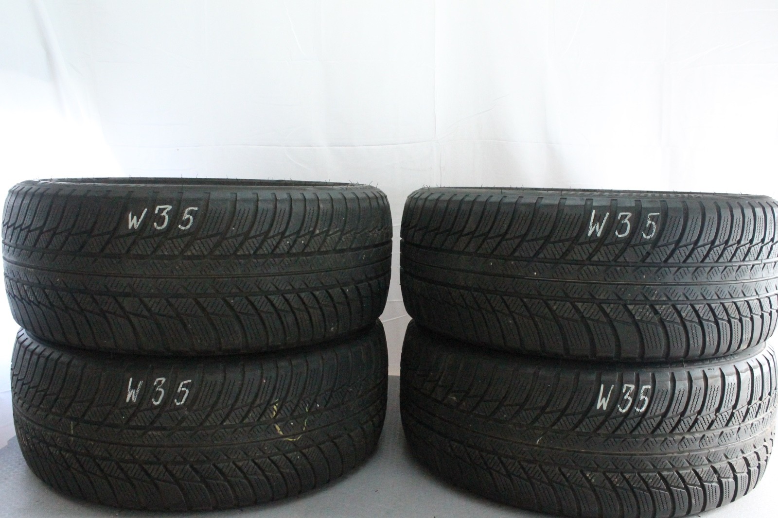 358462634828-featured 4x 225/45 R18 95H Winterreifen Bridgestone Blizzak LM001 Dot2019 5-5,5mm W35 – Bild 1