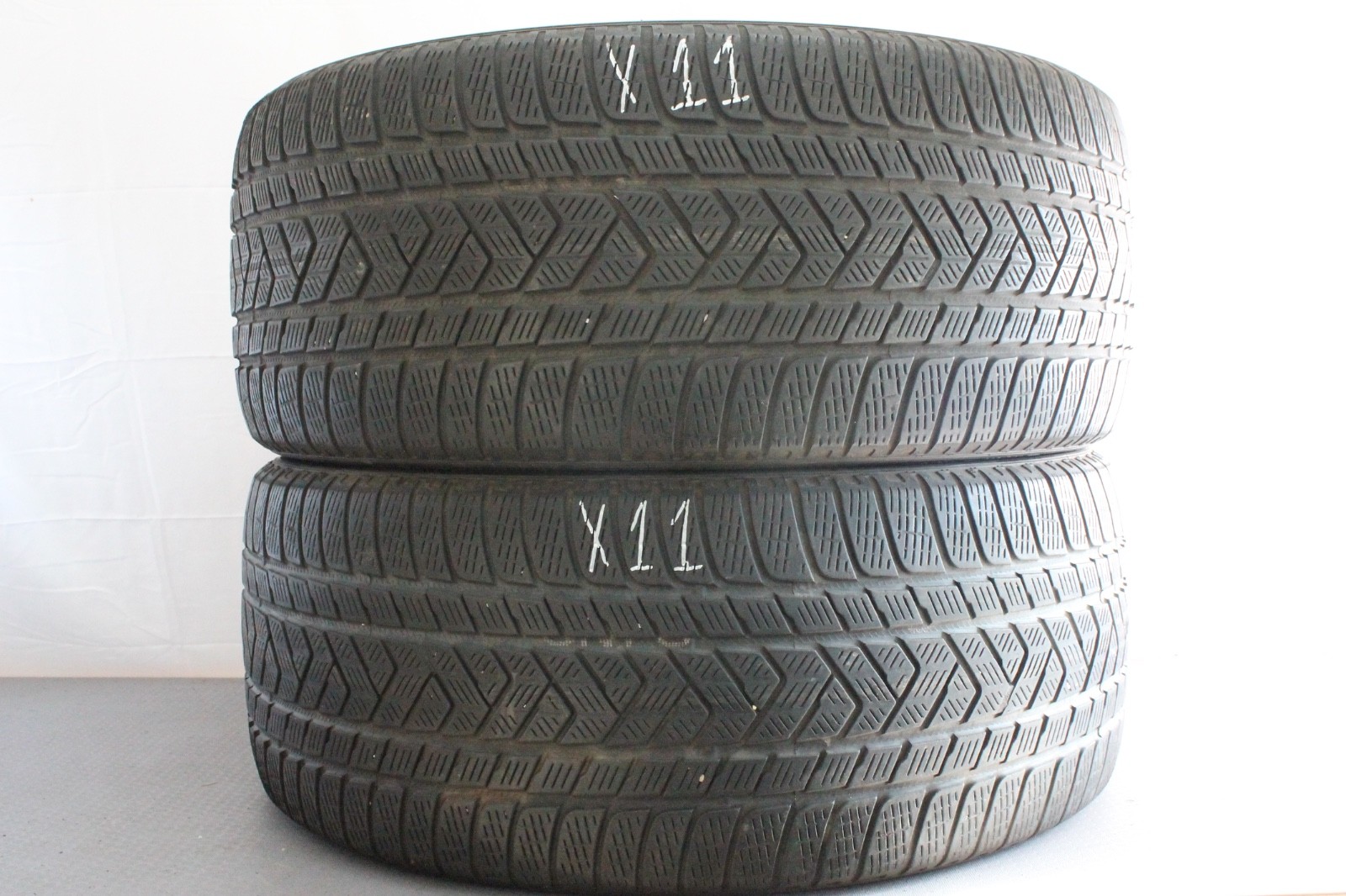 358475170573-featured 2x 275/40 R21 107V Winterreifen Pirelli ScorpionWinter NO Dot2018 4,5mm X11 – Bild 1