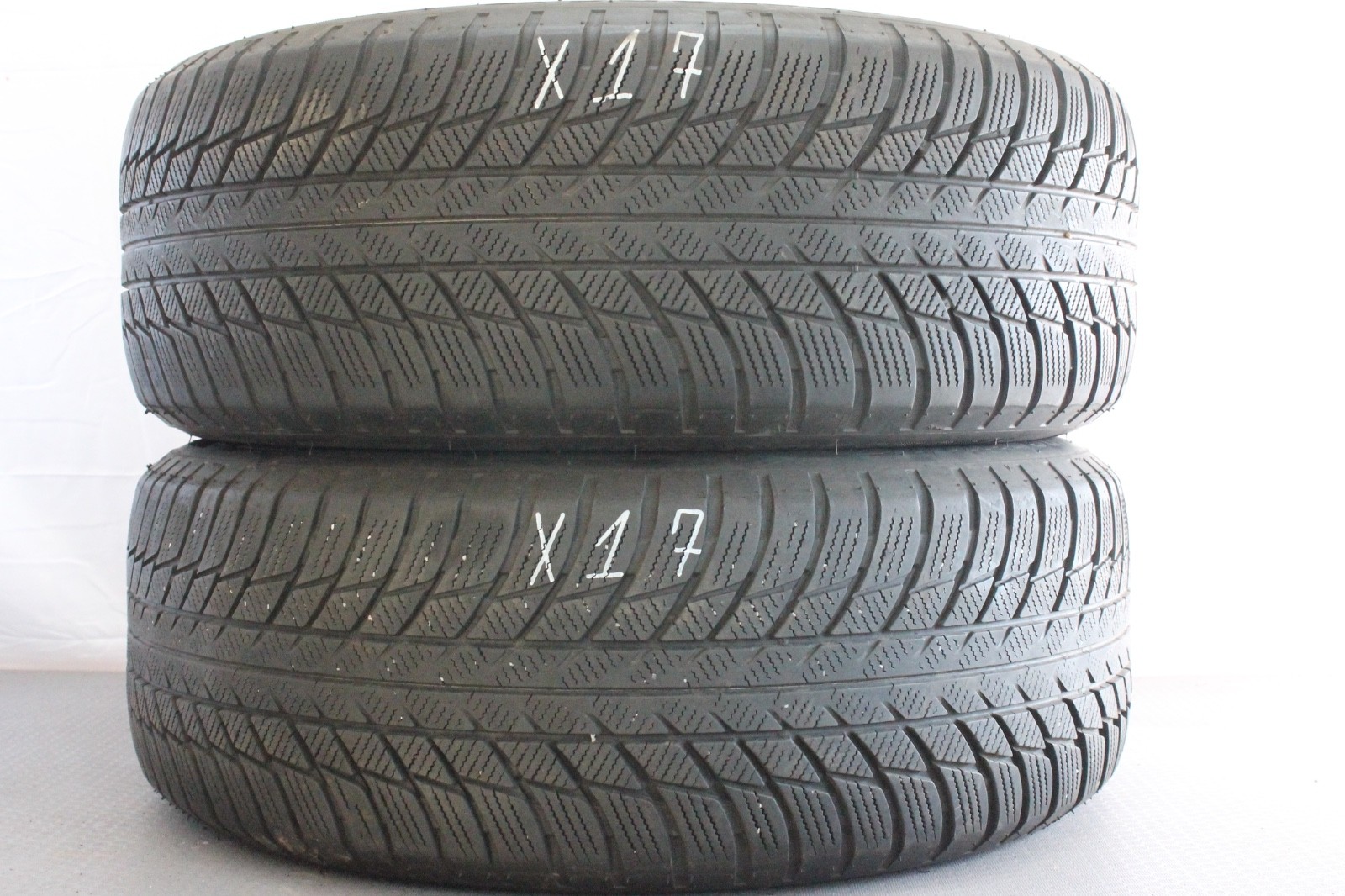 358475225567-featured 2x 225/55 R17 97H Winterreifen Bridgestone Blizzak LM001 Dot2017 5-5,5mm X17 – Bild 1