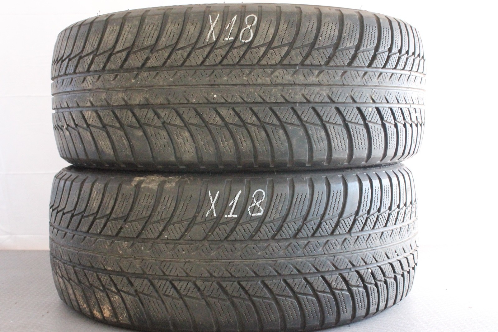 358475236189-featured 2x 225/45 R18 95H Winterreifen Bridgestone Blizzak LM001 Dot2019 5-6mm X18 – Bild 1