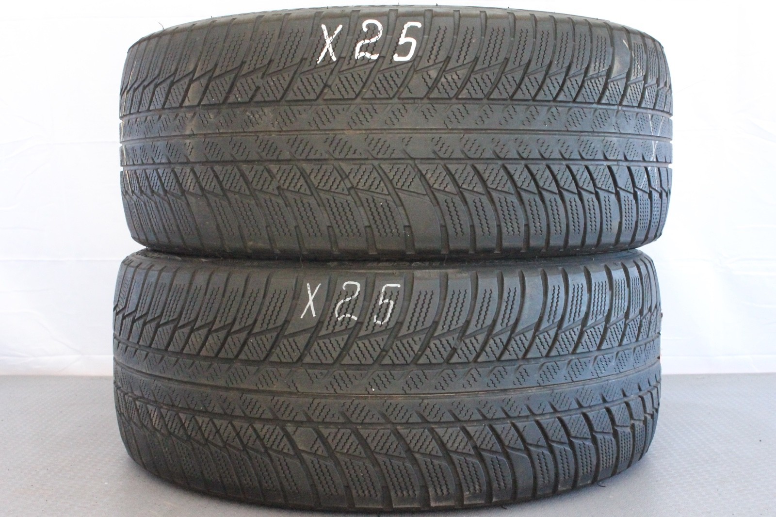 358478243928-featured 2x 225/45 R17 91H Winterreifen Bridgestone Blizzak LM001 RSC Dot2019 4-5mm X25 – Bild 1