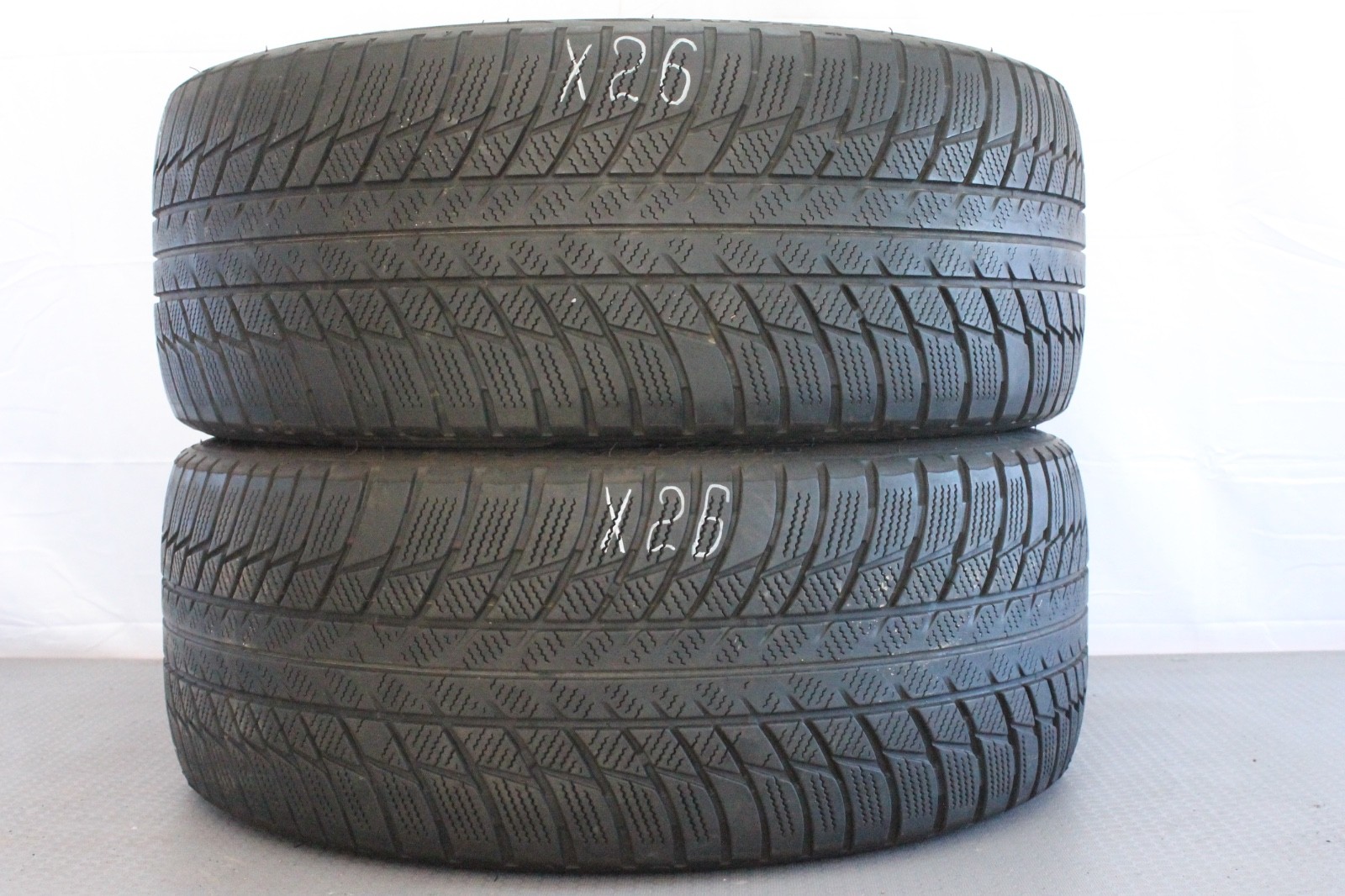 358478279633-featured 2x 225/45 R17 91H Winterreifen Bridgestone Blizzak LM001 RSC Dot2019 4-5mm X26 – Bild 1