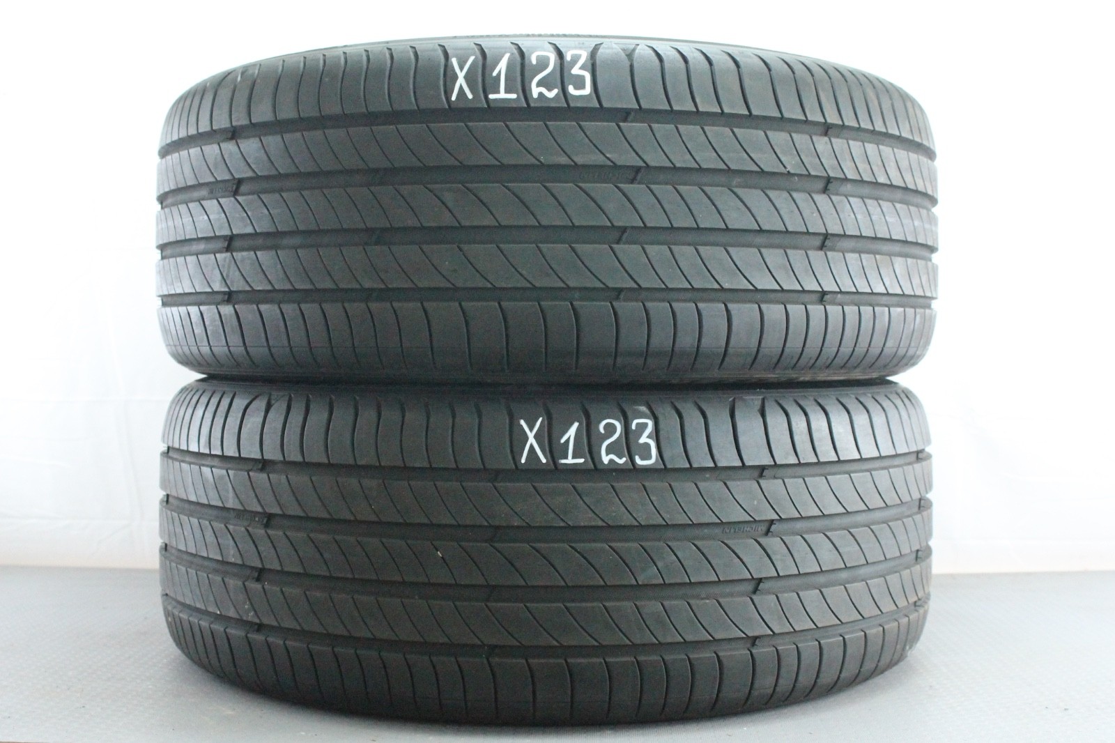 358613870031-featured 2x 245/45 R19 102Y Sommerreifen Michelin e.Primacy *MO 5,7-6,1mm Dot2023 X123 – Bild 1