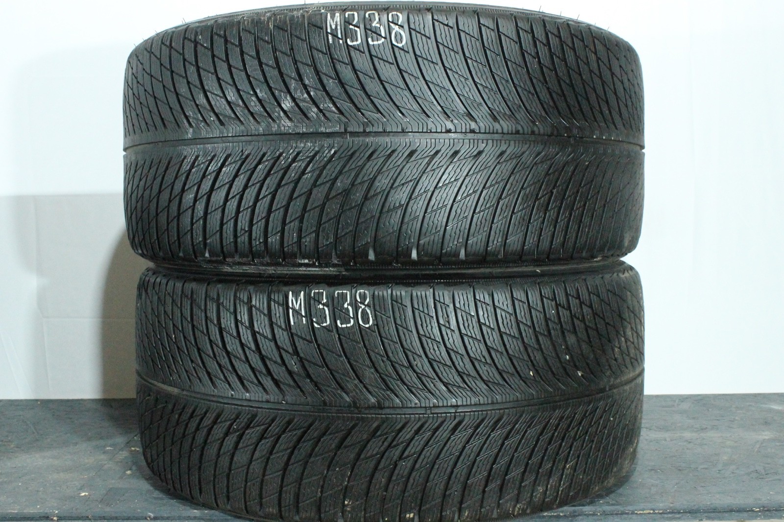 358637877893-featured 2x 285/35 R22 106W Winterreifen Michelin PilotAlpin SUV 5 Demo Dot2022 M338 – Bild 1