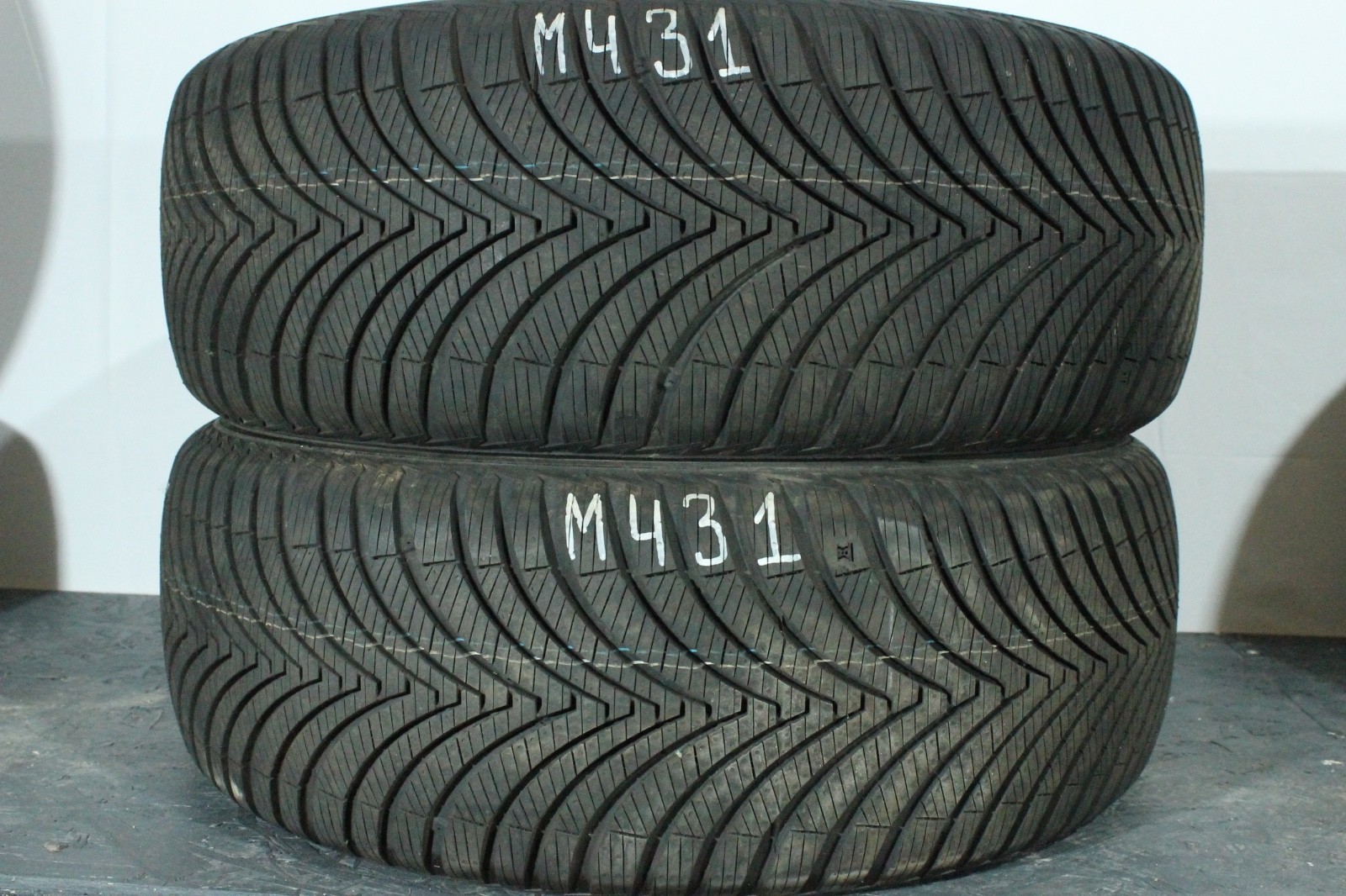 358637938830-featured 2x 215/50 ZR17 95W Allwetterreifen Kumho Solus 4S HA32 Demo Dot2025 M431 – Bild 1