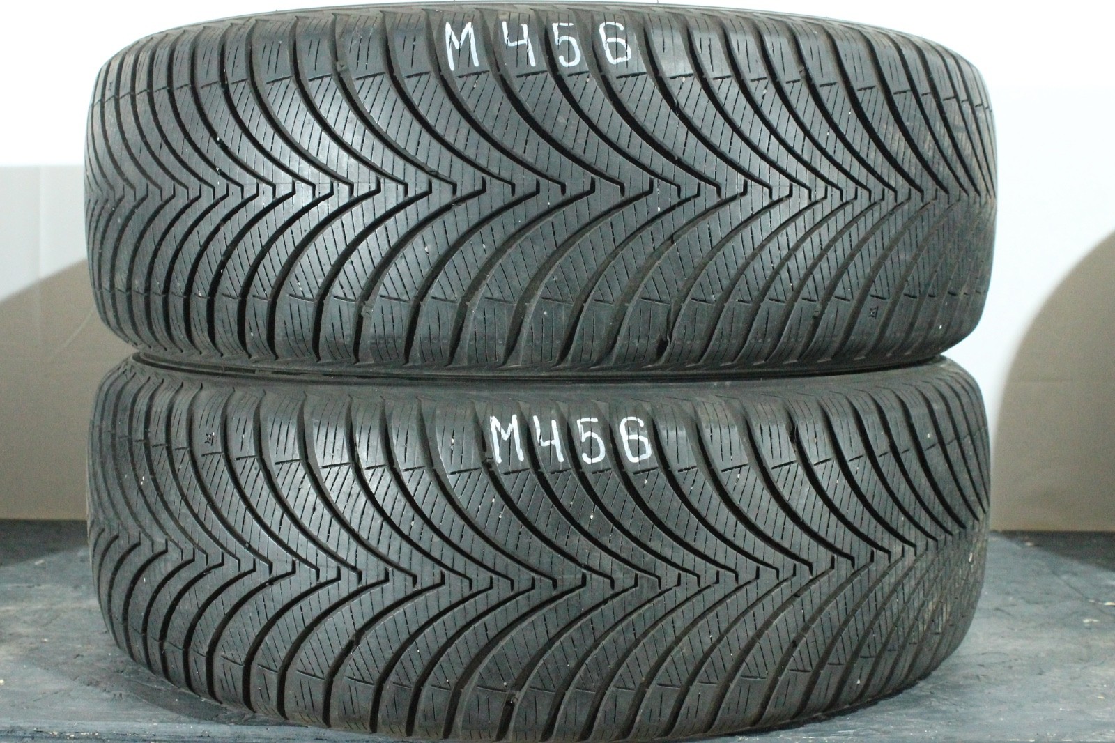 358694727983-featured 2x 225/55 R18 102V Allwetterreifen Kumho Solus 4S HA32 Dot2023 5,8-6,3mm M456 – Bild 1