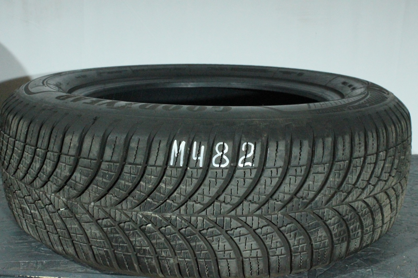 358699646197-featured 1x 215/65 R17 99V Goodyear Vector 4Seasons Gen-3 SUV Dot2025 6,4-6,7mm M482 – Bild 1