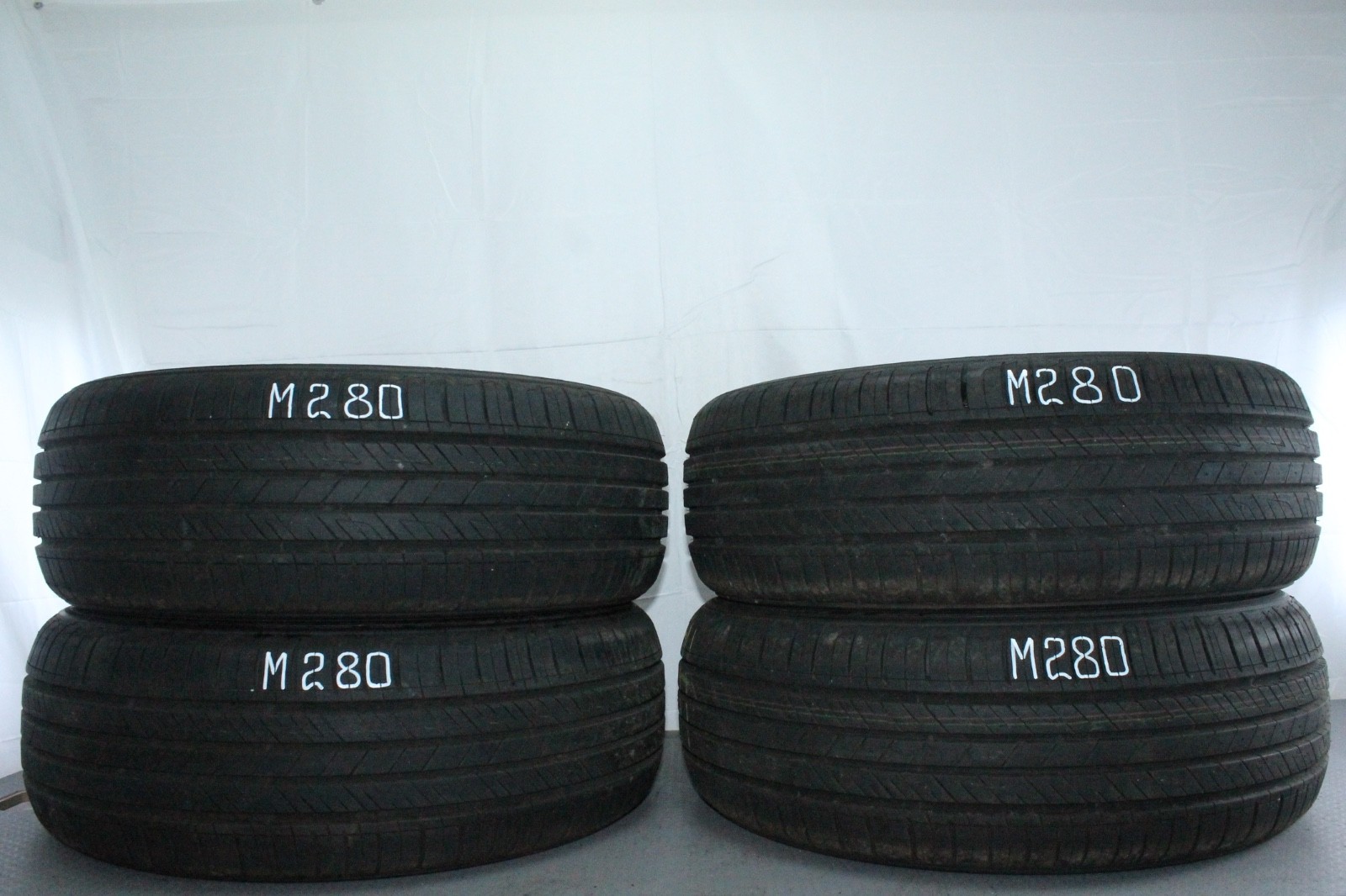 358731462522-featured 4x Neuwertige 215/55 R17 98V Sommerreifen Kumho Solus HS63 Dot2025 M280 – Bild 1