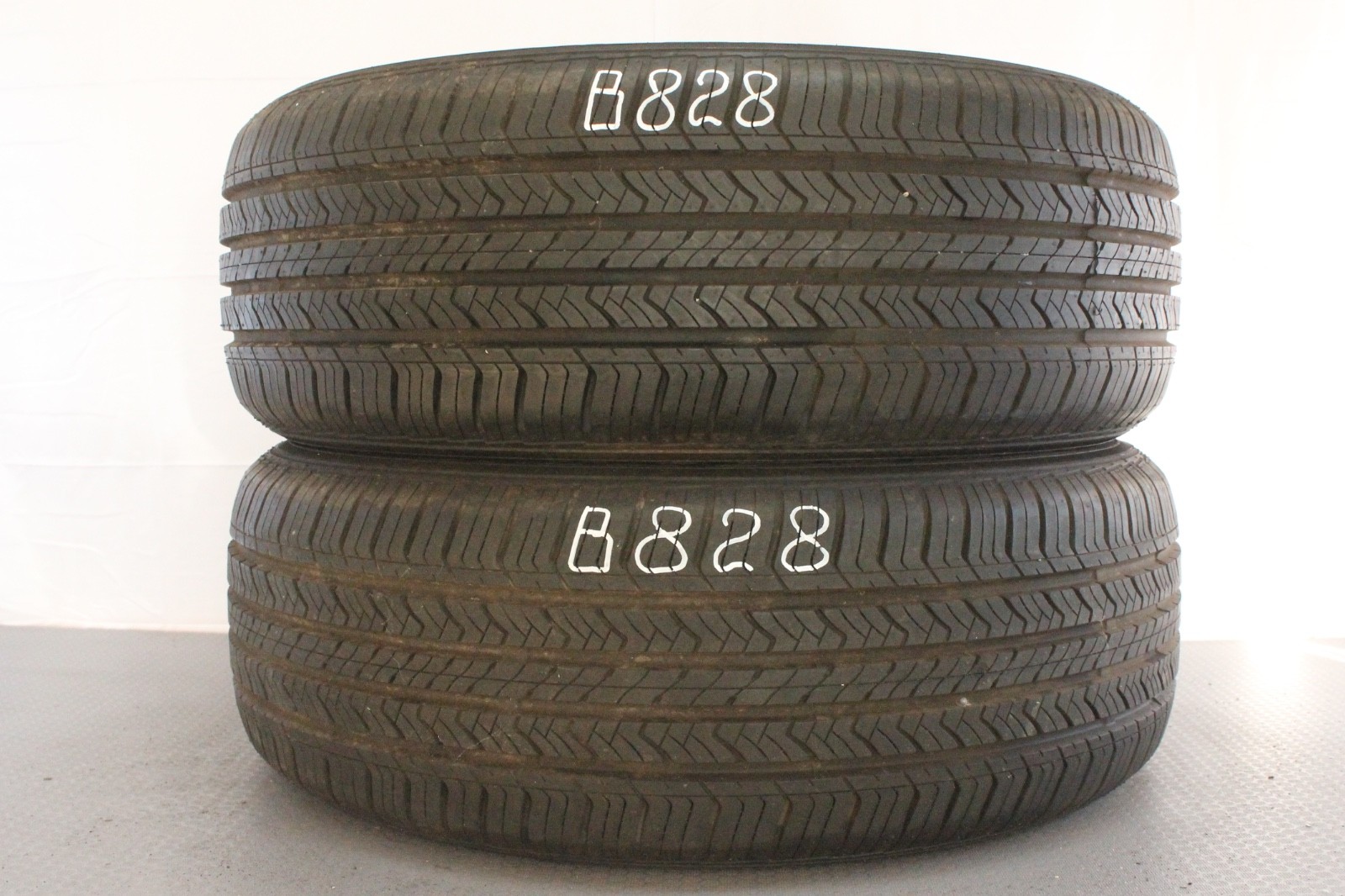 358731555820-featured 2x Neuwertige 215/55 R17 94V Sommerreifen Maxxis M3 Bravo H/P Dot4122 B828 – Bild 1