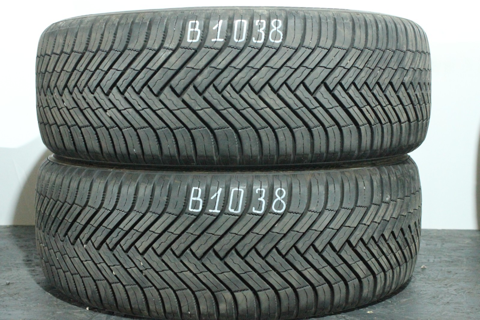820049980259-featured 2x 205/55 R17 95V Ganzjahresreifen Nexen Nblue4Season2(wa2)Dot4823 5,5-6mm B1038 – Bild 1