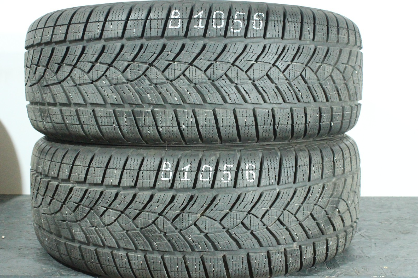 820053565271-featured 2x 235/55 R18 104H Winterreifen Goodyear Ultragrip Per+Suv 6,5-7mm Dot1821 B1056 – Bild 1