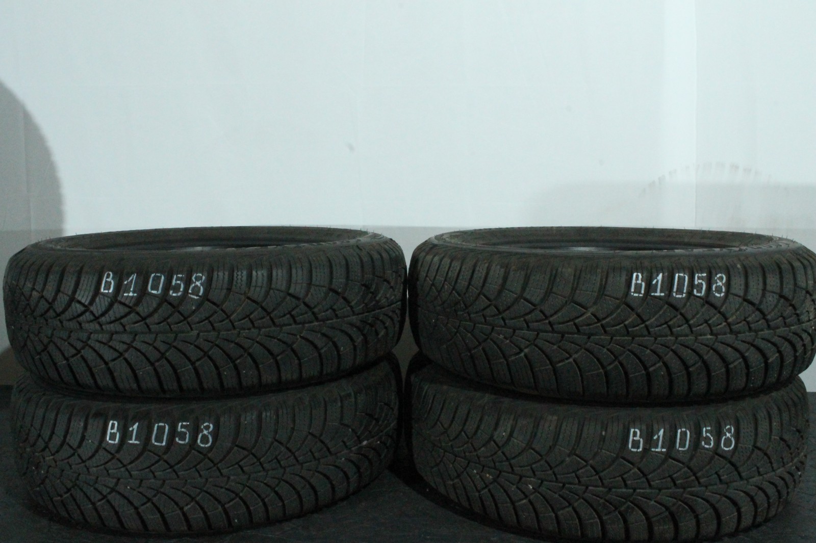 820053625996-featured 4x 185/65 R15 88T Winterreifen Goodyear Ultra Grip 9plus 6-7mm Dot2721 B1058 – Bild 1