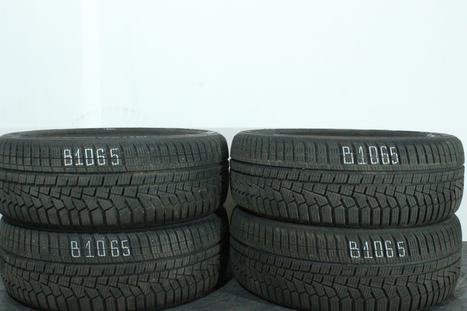 820053869307-featured 4x 205/55 R17 91H Winterreifen Hankook Win i*ceptevo2 MO 5,5-6,5mm Dot2322 B1065 – Bild 1