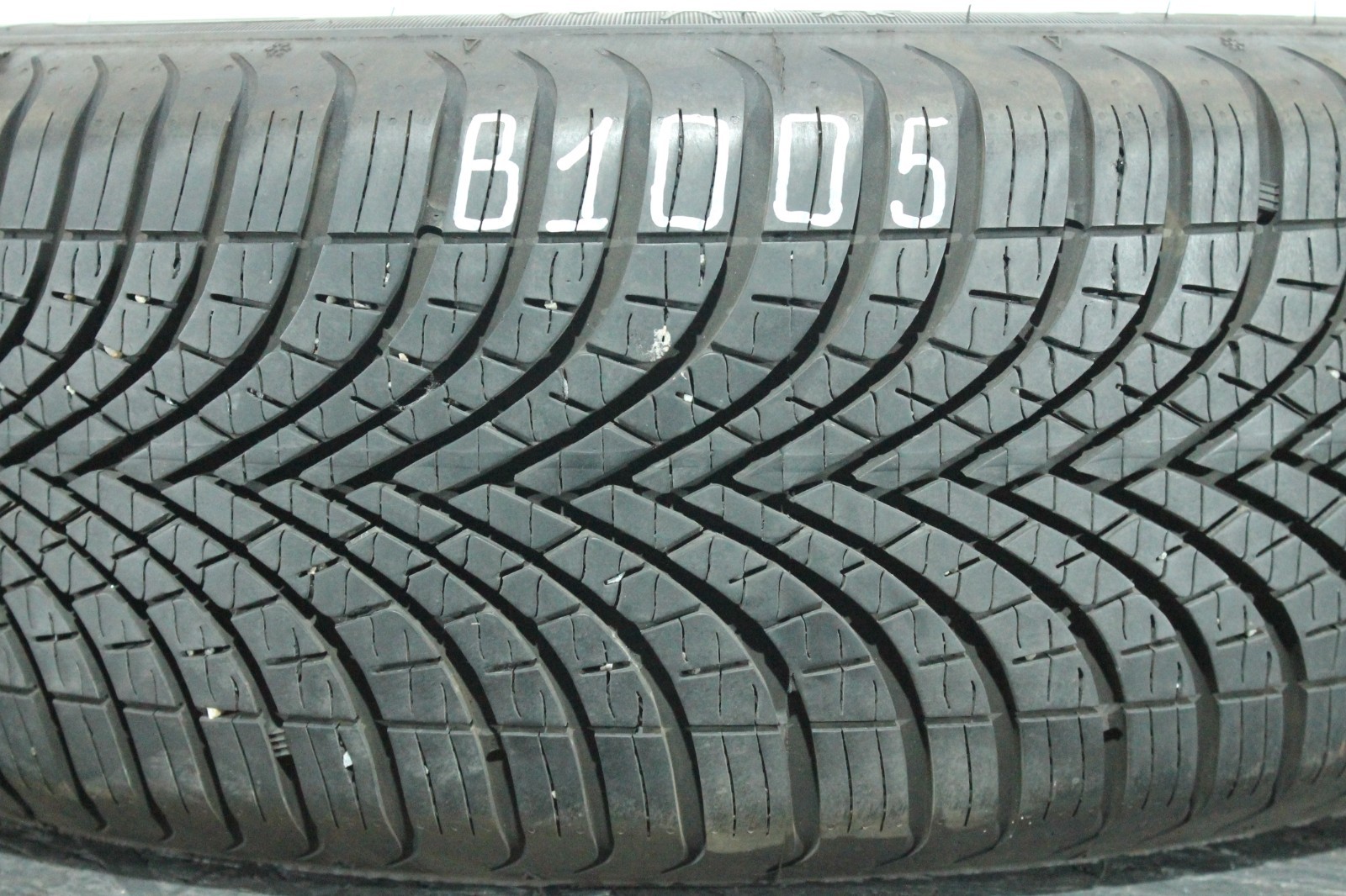 820057489151-featured 1x 205/60 R16 96H Ganzjahresreifen Debica Navigator3 5,7-6,5mm Dot1823 B1005 – Bild 1