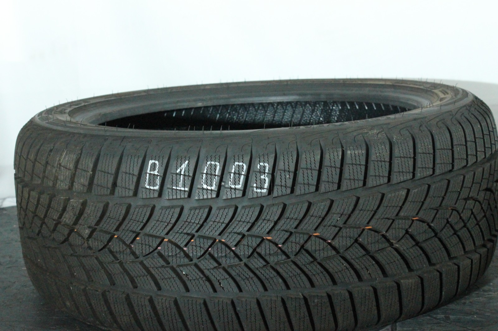 820057918616-featured 1x 245/45 R18 100V Winterreifen Goodyear Ultragrip Perf+ Dot0425 Neuwertig B1003 – Bild 1