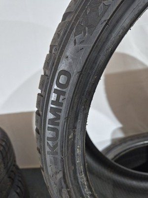 820068950198-featured 4x 225/35 R19 88W Winterreifen Kumho Wintercraft Wp52 5-6mm Dot2824 B1094 – Bild 1