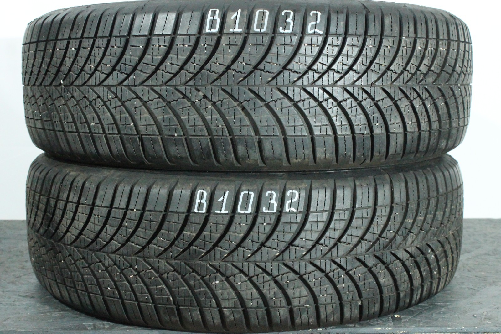820069118574-featured 2x 195/60 R18 96H Ganzjahresreifen Goodyear Vector4seasonsG3 6-7mm Dot0624 B1032 – Bild 1