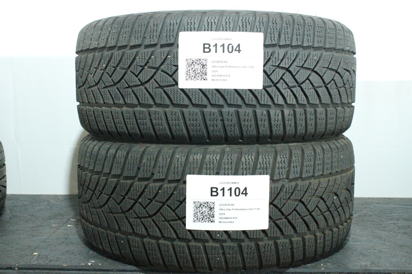 820069368807-featured 2x 245/40 R18 97V Winterreifen Goodyear UlGrip Performance 6-6,5mm Dot1524 B1104 – Bild 1