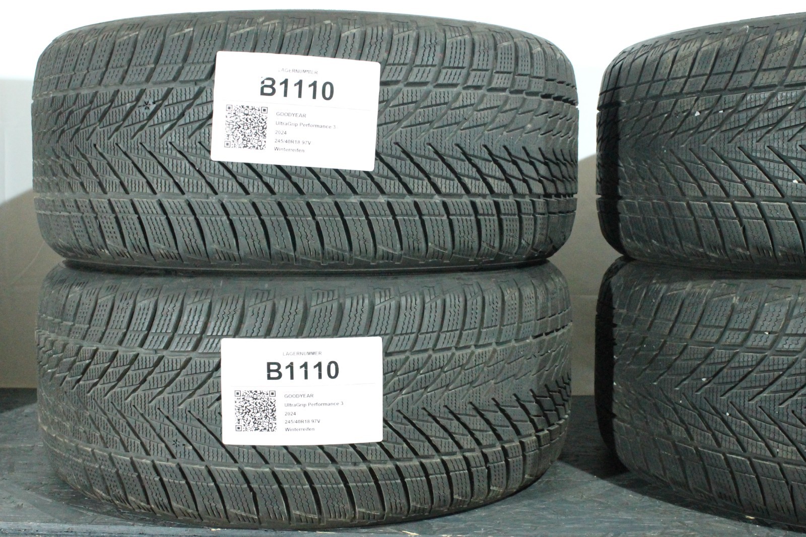 820069652035-featured 4x245/40 R18 97V Winterreifen Goodyear Ultragrip Performanc3 6-7mm Dot2624 B1110 – Bild 1