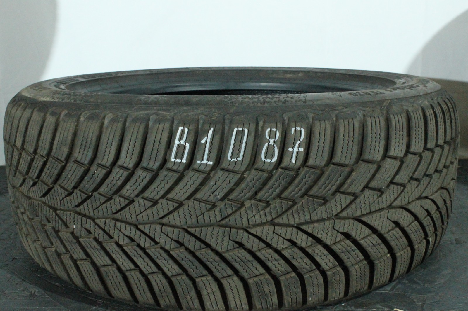 820077990456-featured 1x 225/50 R17 98V Winterreifen Continental Winter ConTS870 7-7,5mm Dot3624 B1087 – Bild 1