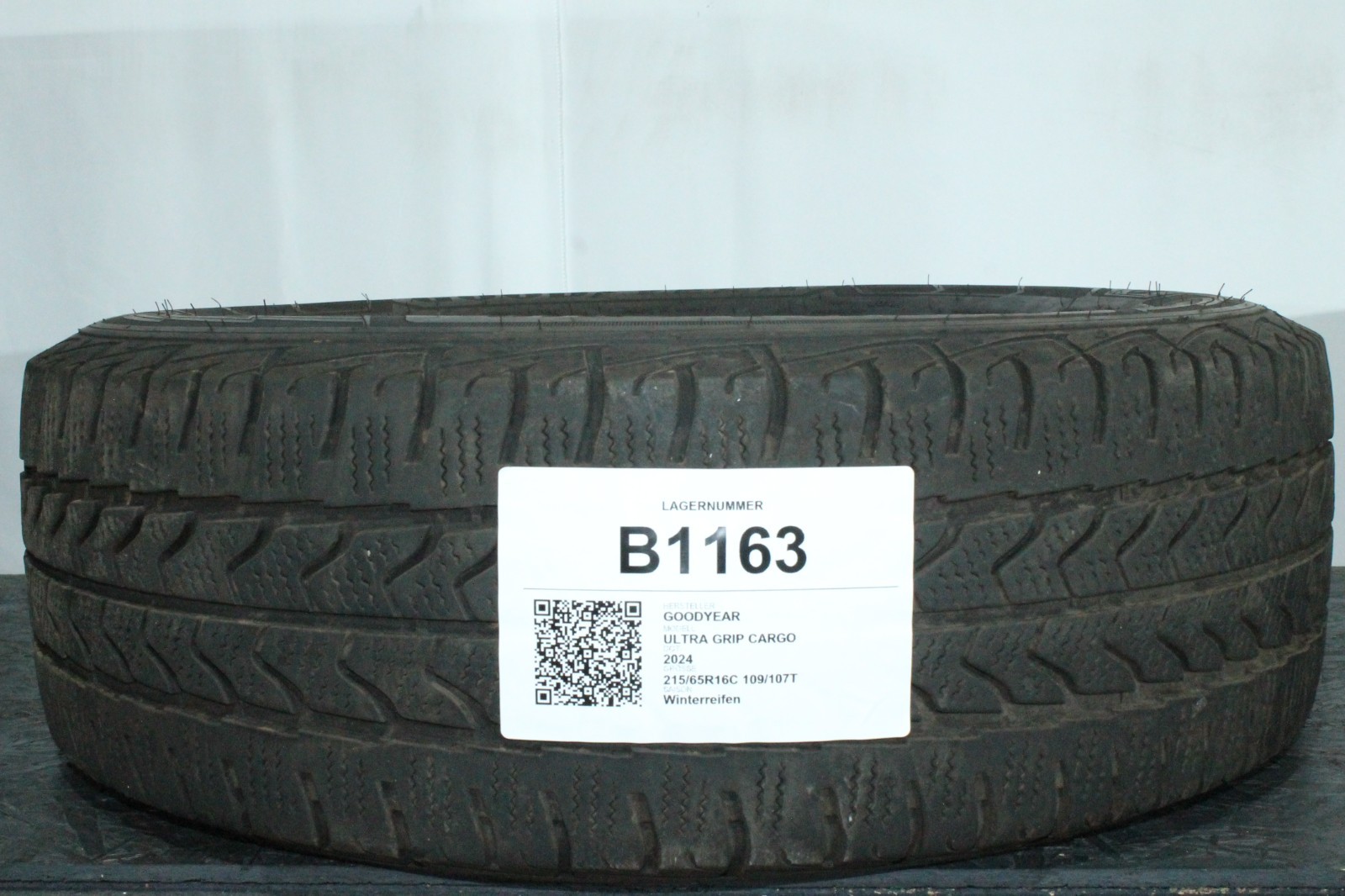 820126979624-featured 1x 215/65 R16C 109T Winterreifen Goodyear Ultra Grip Cargo 5,5mm Dot4324 B1163 – Bild 1