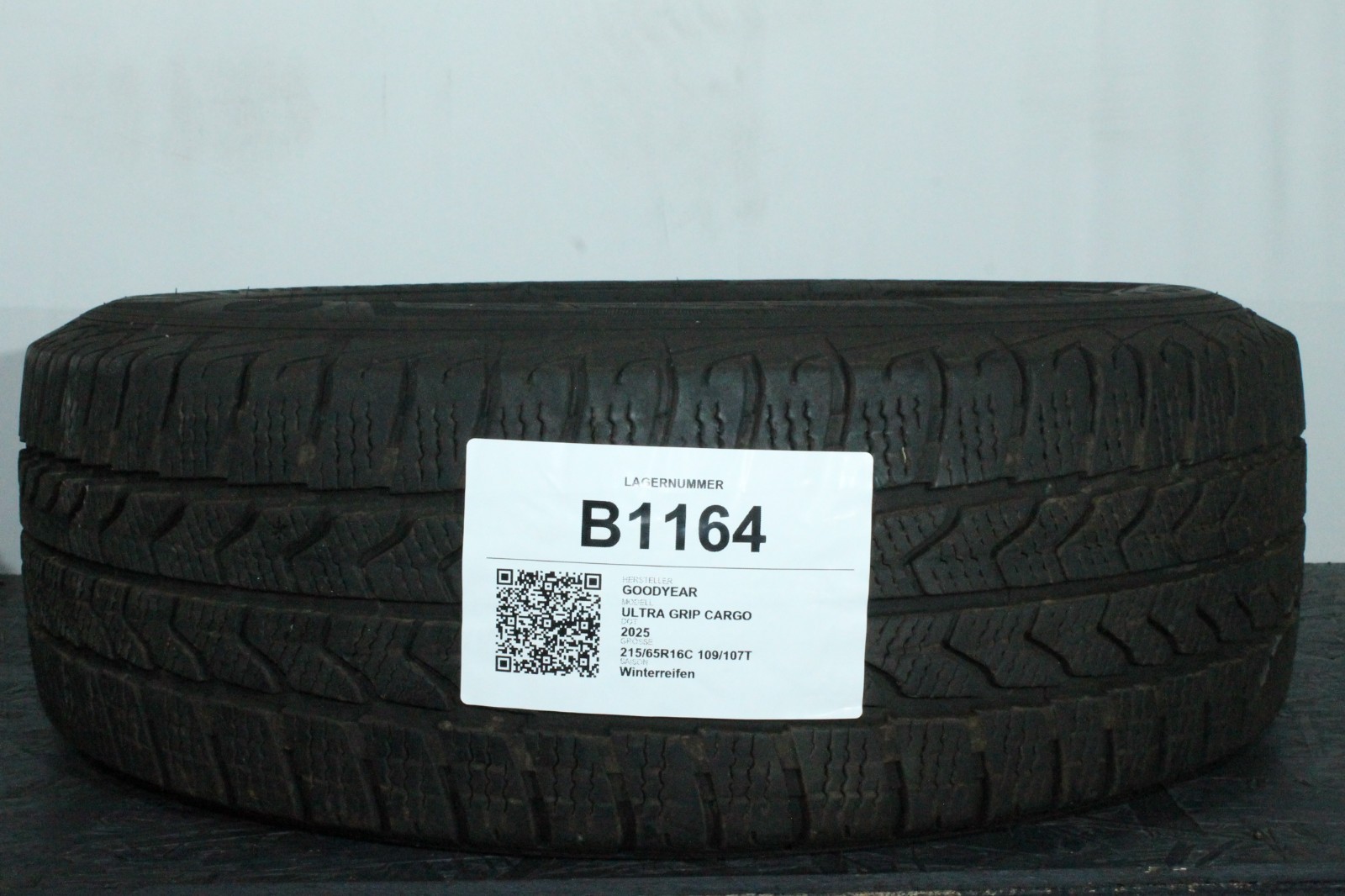 820127055037-featured 1x 215/65 R16C 109T Winterreifen Goodyear Ultra Grip Cargo 6-6,5mm Dot1725 B1164 – Bild 1