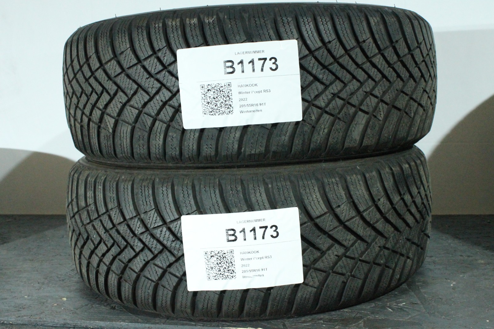 820234501044-featured 2x 205/55R16 91T Winterreifen HANKOOK Winter i*cept RS3 5,5-6,5mm DOT2422 B1173 – Bild 1