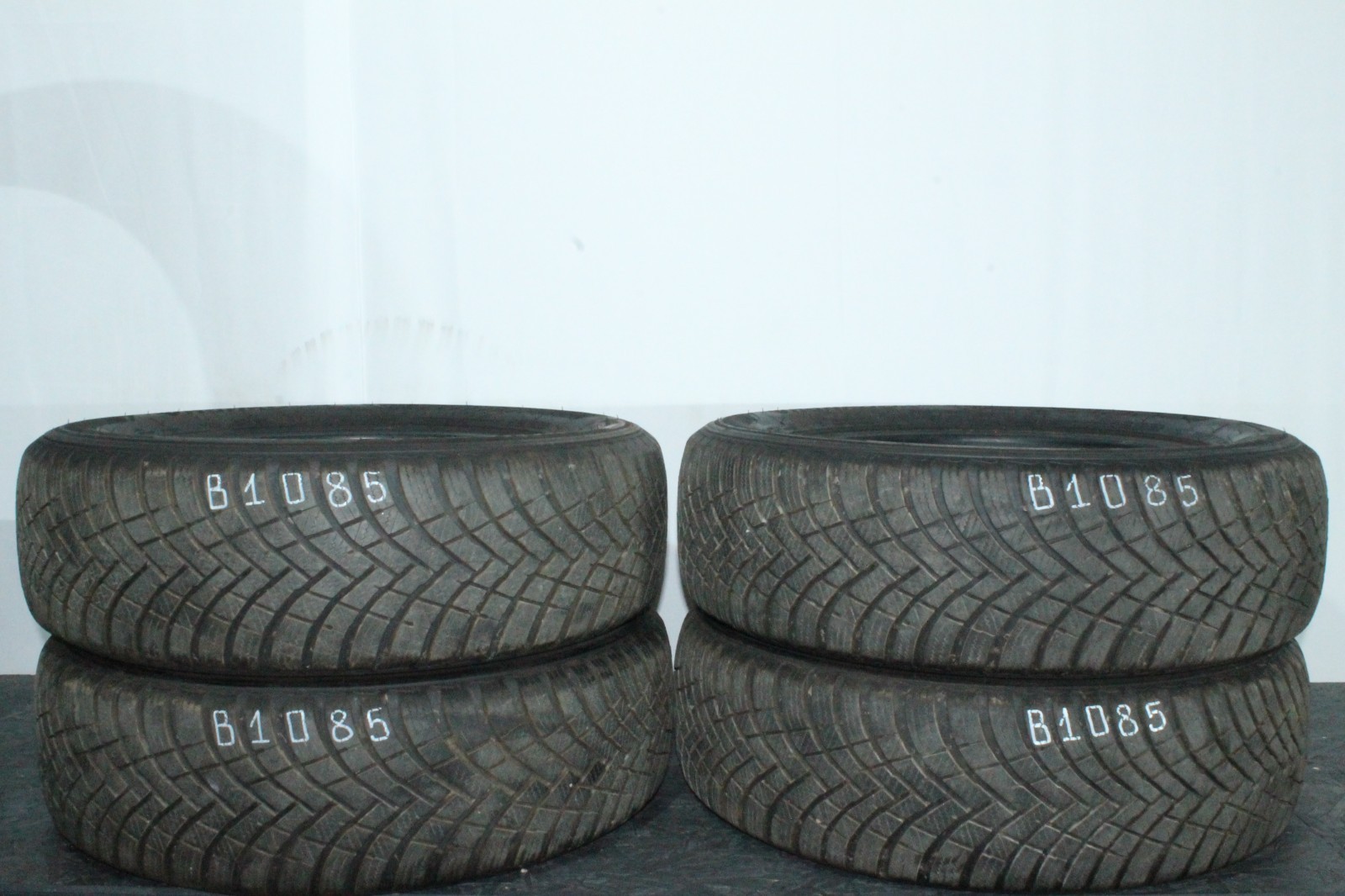 820254916483-featured 4x 205/60R16 96H Winterreifen Hankook Winter i*CEOTRS3 6-6,5mm Dot2124 B1085 – Bild 1