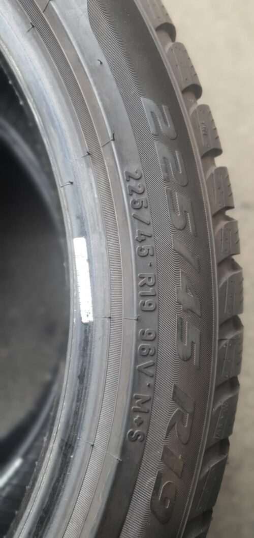 2x Winterreifen Pirelli Sottozero 3 (RSC) 225/45 R19 96V Dot2520 7mm B53 – Bild 6
