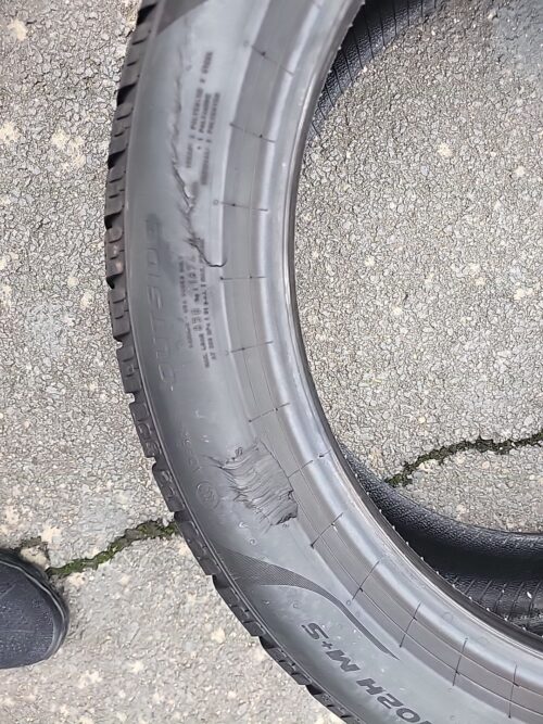 2x Winterreifen Pirelli PZeroWinter MO 245/45 R19 102H Dot2823 6,5-7,5mm B9 – Bild 9