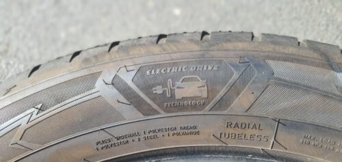 2x Winter Goodyear UltraGrip Perfomance+ 255/50 R21 109H Dot2321 4,5-5mm B143 – Bild 5