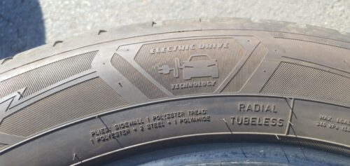 2x Winter Goodyear UltraGrip Performance + 255/50 R21 109H Dot2321 4-4,5mm B135 – Bild 5