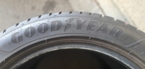 2x Winter Goodyear UltraGrip Performance + 245/45 R18 100H Dot3023 5-5,5mm B236 – Bild 5