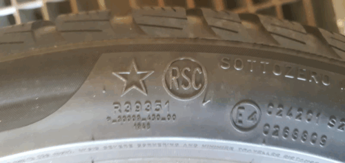 2x Winterreifen Pirelli Sottozero 3 (RSC) 225/45 R18 95H Dot2320 5mm B221 – Bild 6