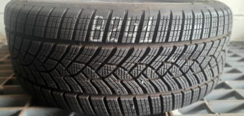 1x Winterreifen Goodyear UltraGrip Perfromance + 225/50 R18 99V Dot4024 8mm B241 – Bild 1